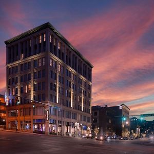 Blu-Tique, Akron, A Tribute Portfolio Hotel